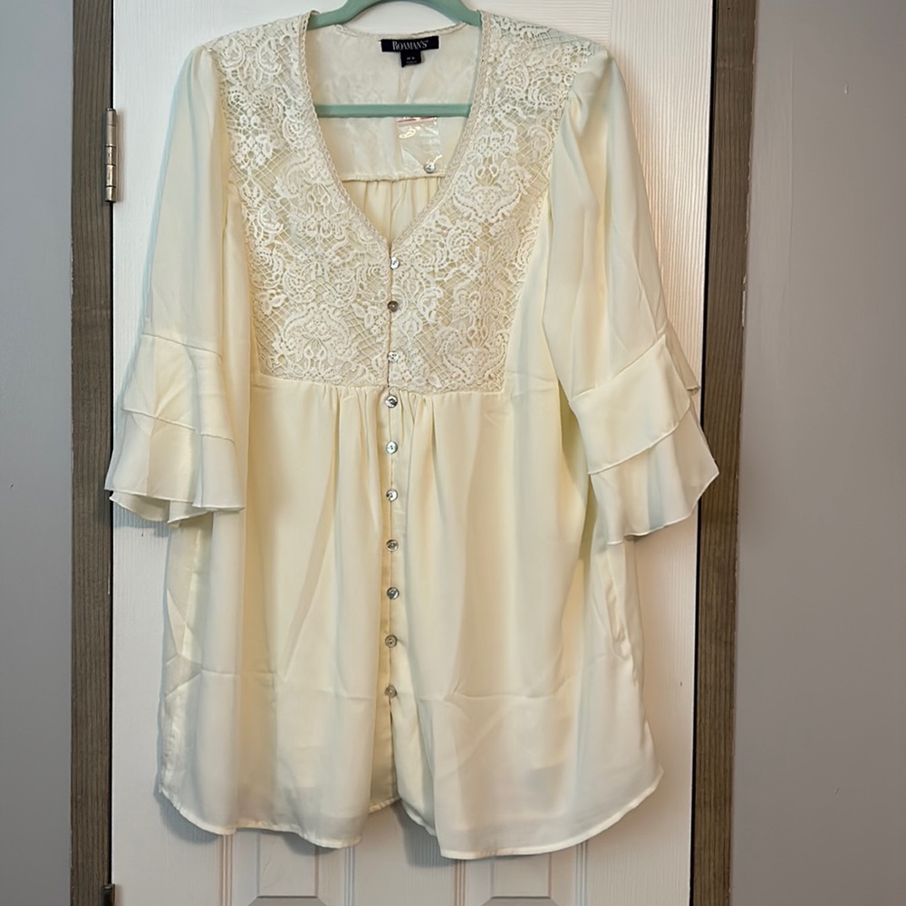 Plus sized top, never worn but no tags